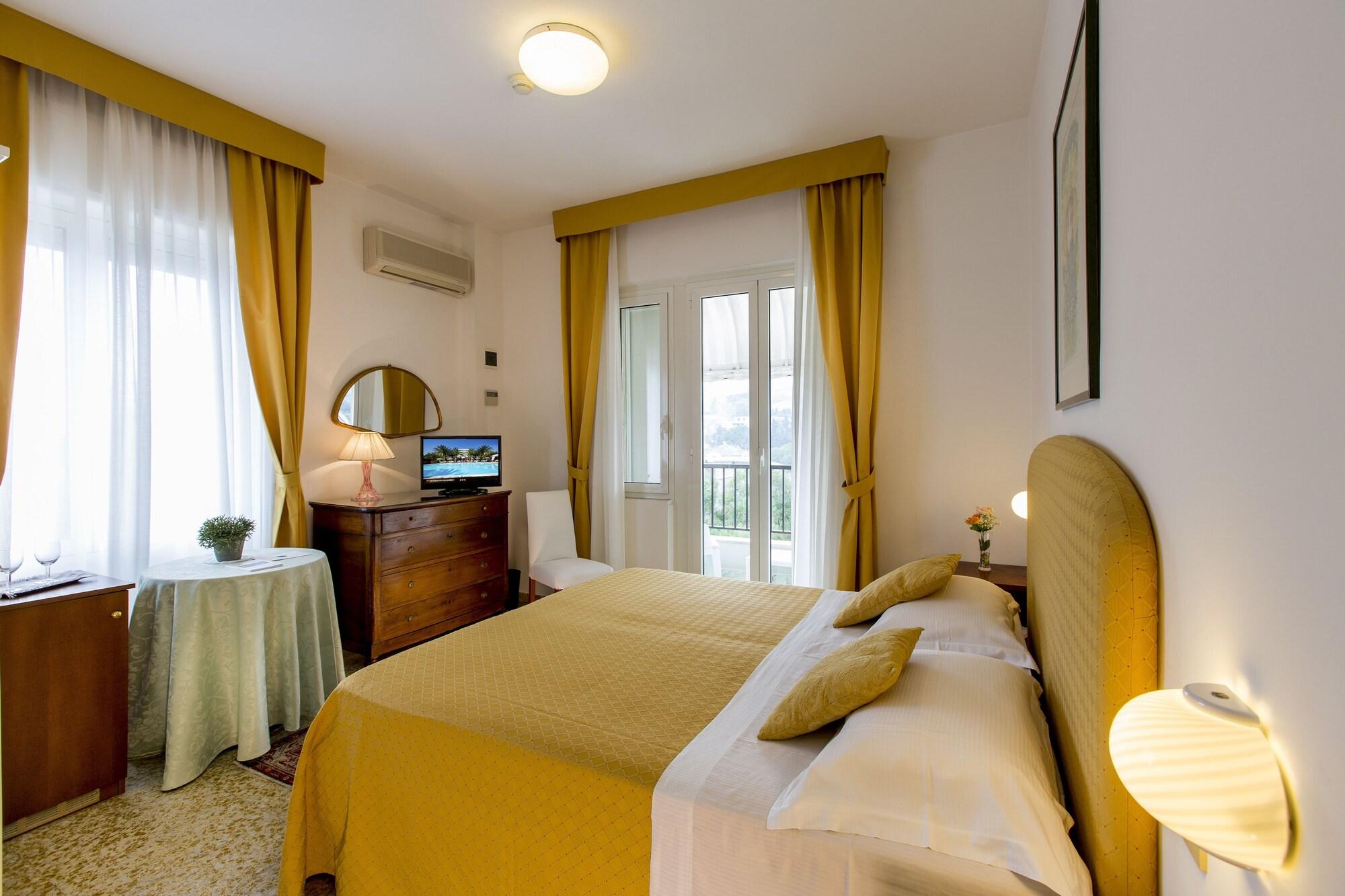 Hotel Mion Charme&Relax Silvi Marina Exterior foto