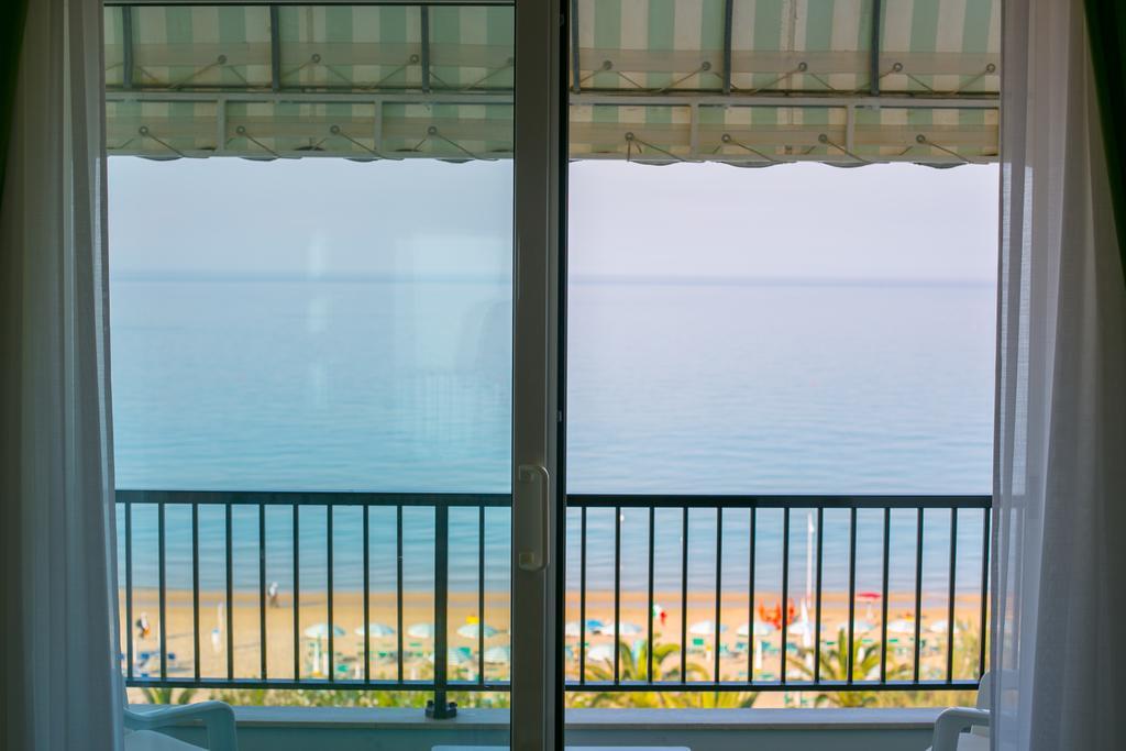 Hotel Mion Charme&Relax Silvi Marina Exterior foto