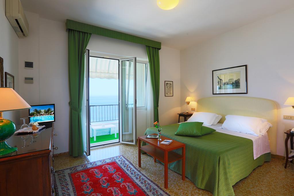 Hotel Mion Charme&Relax Silvi Marina Exterior foto