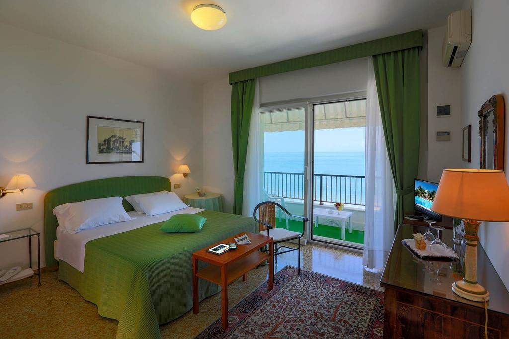 Hotel Mion Charme&Relax Silvi Marina Zimmer foto